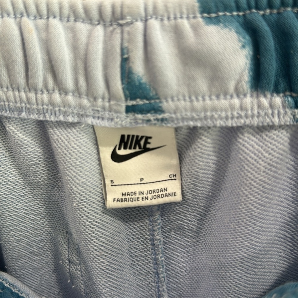 Nike Shorts size Small - Picture 4 of 4